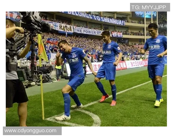 2018年申花与权健激战回顾球迷心中的经典对决与精彩瞬间