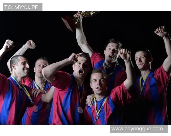 城南足球俱乐部迎战全本现代力争胜利展现团队实力与拼搏精神