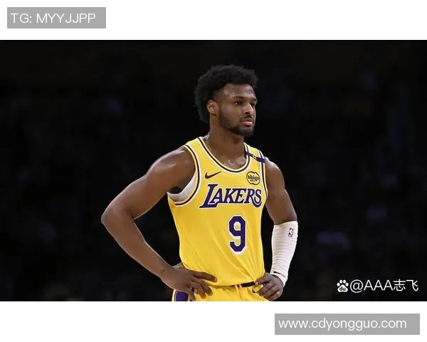 湖人对决雄鹿波普精彩集锦回顾与赛场瞬间分析