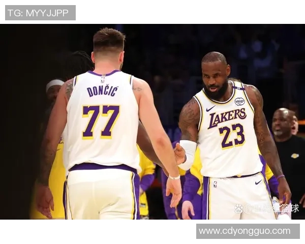 湖人快船对决历史战绩回顾与分析揭示两队竞争的演变与未来走势 湖人快船对决历史战绩回顾与分析揭示两队竞争的演变与未来走势