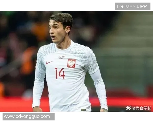 莱万领衔球队新篇章展现足球魅力与个人风采的完美结合 莱万领衔球队新篇章展现足球魅力与个人风采的完美结合