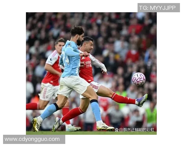 马丁内利的崛起之路:从青涩小将到足球场上的明星球员 马丁内利的崛起之路:从青涩小将到足球场上的明星球员