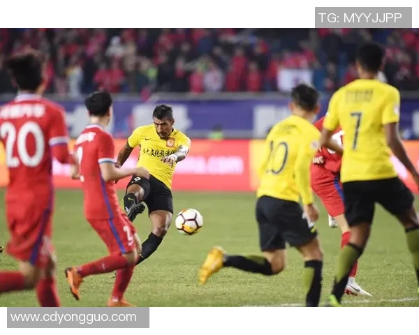 恒大与斯威精彩对决集锦回顾球迷不容错过的精彩瞬间 恒大与斯威精彩对决集锦回顾球迷不容错过的精彩瞬间