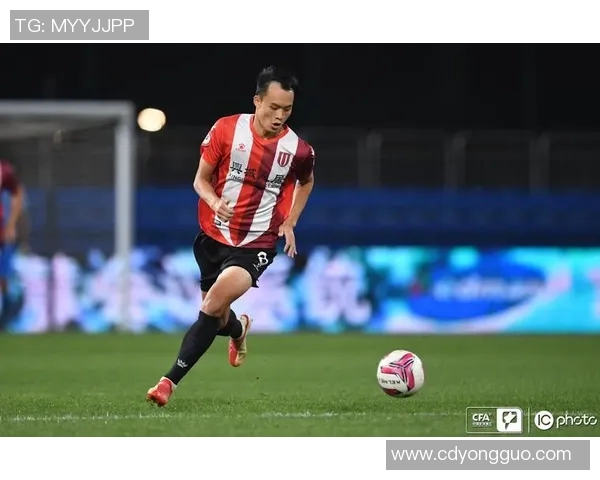 重庆篮球队以82分领跑杯赛积分榜展现强大实力和竞争力